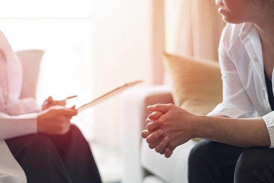 woman in conversation with therapist in bright room discussing feelings and emotions in a nine session therapy setting